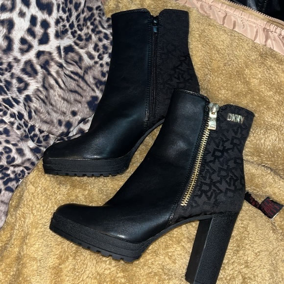 DKNY Tessi Black with Gold zipper Booties (RARE) - Picture 8 of 8